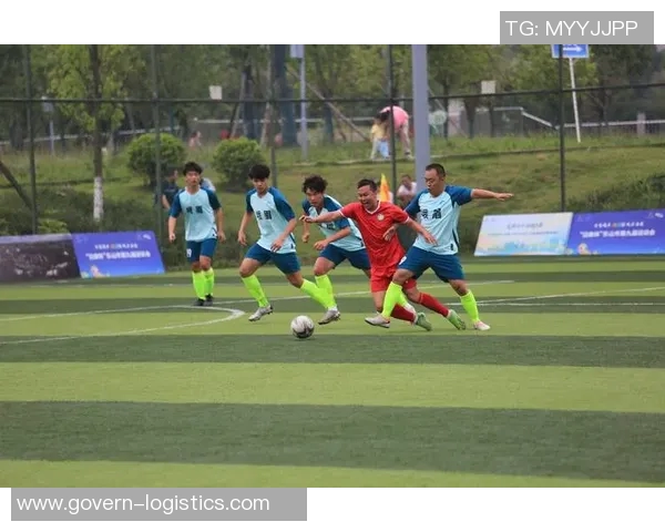 足球队的人员构成与比赛规则解析：一支足球队究竟需要多少人才能参赛